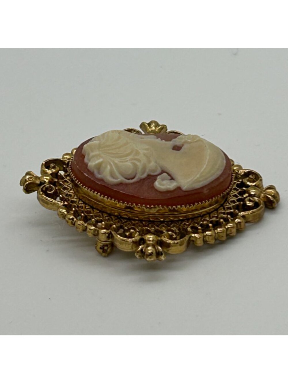 Vintage Avon Cameo Locket Brooch Pin Gold Tone Filigree Perfume Solid Glacé 1970 - Picture 2 of 12